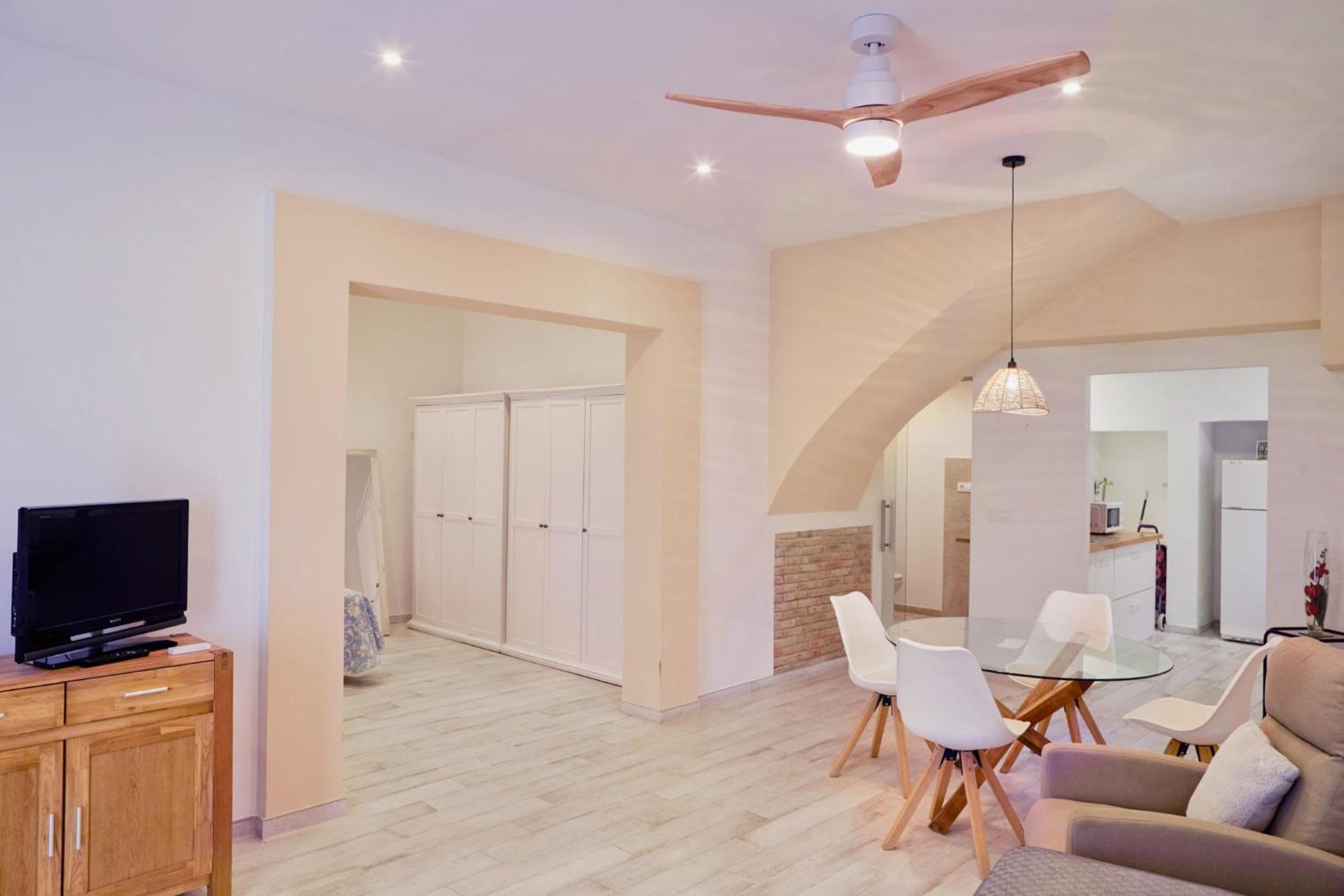 Loft Con Encanto En El Corazon Historico De Peralada Ngoại thất bức ảnh